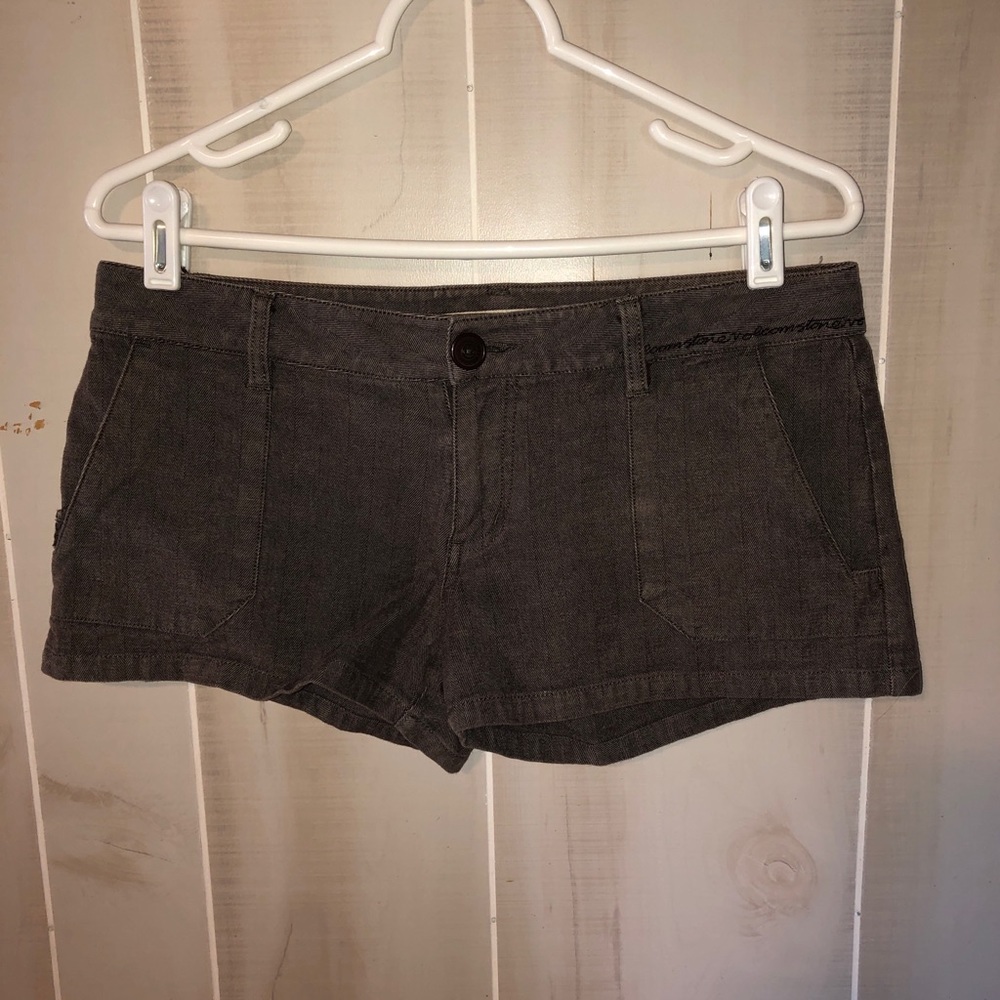 Valcom shorts size 7
